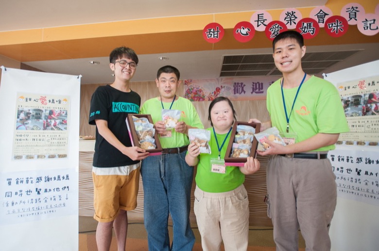 義賣愛心餅乾-長榮大學送愛助弱勢